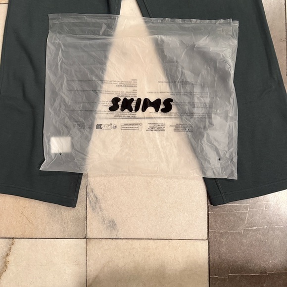 SKIMS classic  sweatpants - Picture 9 of 10